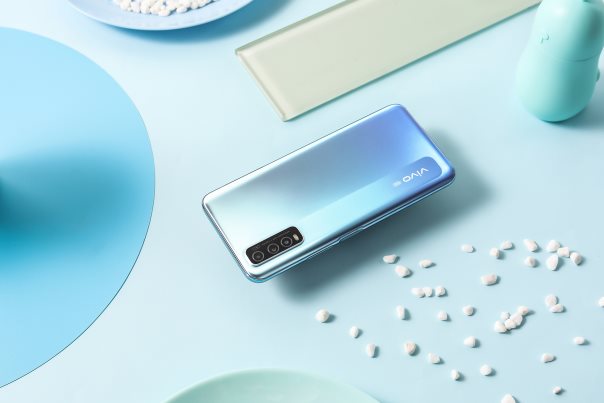 C:\Users\wofew\Pictures\新聞稿配圖\vivo Y70s 冷萃銀\新建文件夾\5.jpg