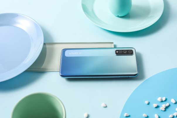C:\Users\wofew\Pictures\新聞稿配圖\vivo Y70s 冷萃銀\新建文件夾\4.jpg