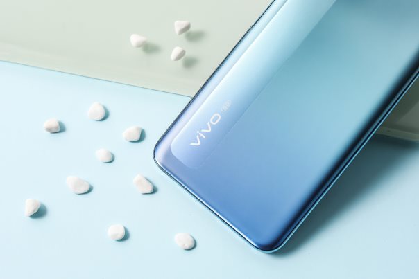 C:\Users\wofew\Pictures\新聞稿配圖\vivo Y70s 冷萃銀\新建文件夾\7.jpg