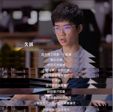 圖片包含 人, 室內, 桌子, 男人
描述已自動生成
